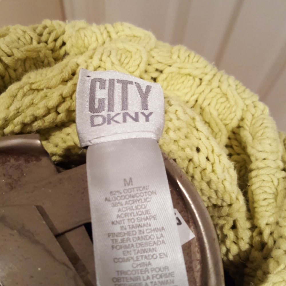 Sweater - Picture 4 of 4